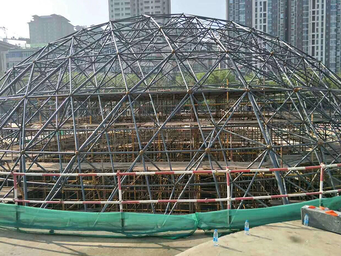 都江堰球形网架钢结构施工